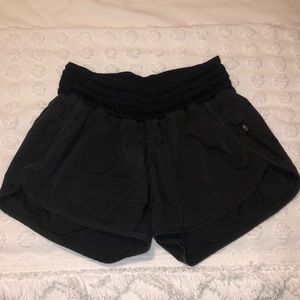 Lululemon tracker shorts size 6